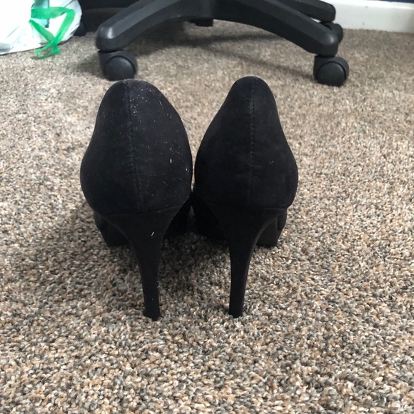 Black Pumps! - Picture 3 of 3
